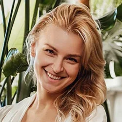 Sarah L.-dentolyn-Happy-Customer